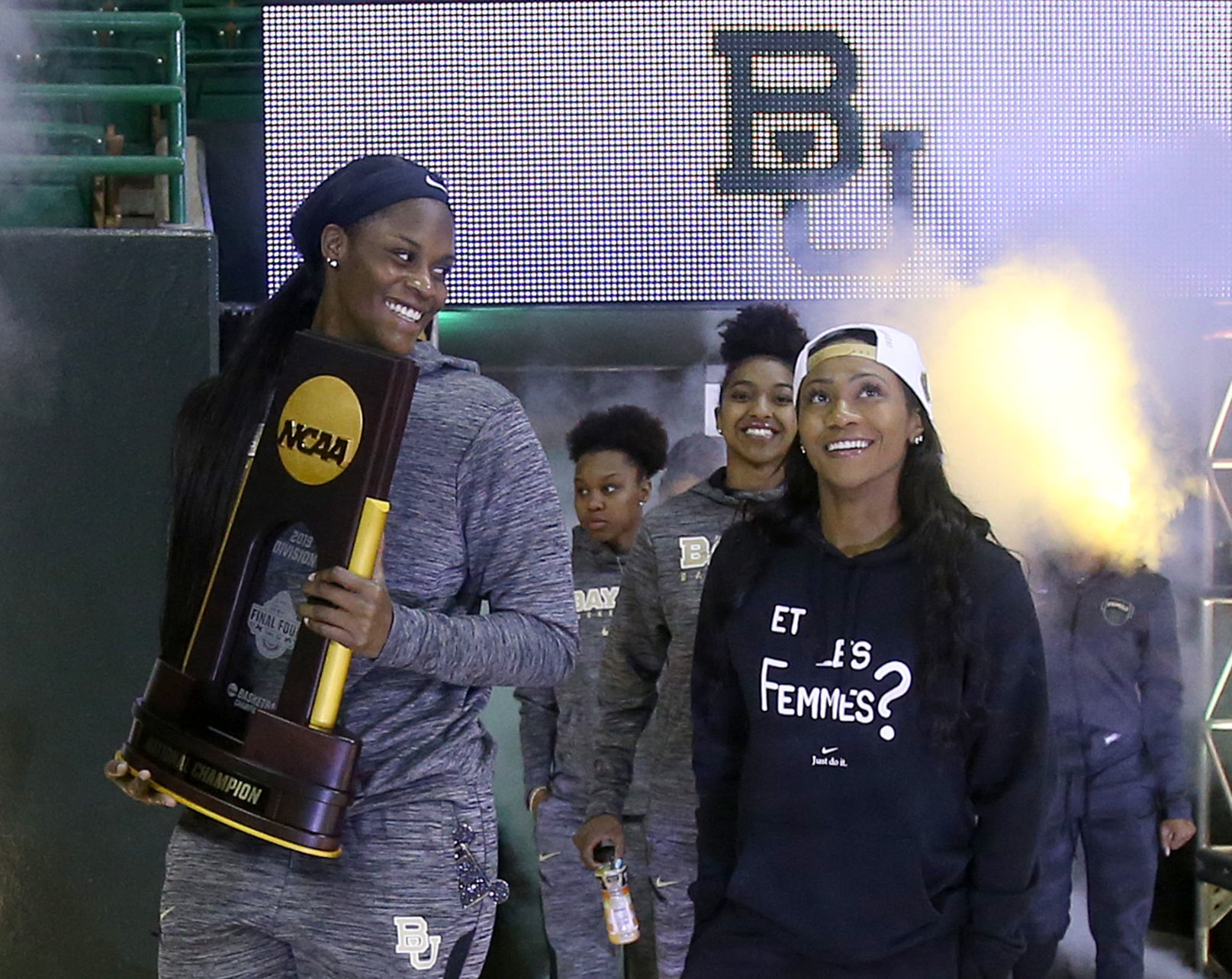 20190409_loc_lady_bears_welcome_jl4